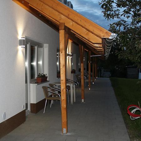 Czermann Holiday Inn Oroszlány Exterior foto