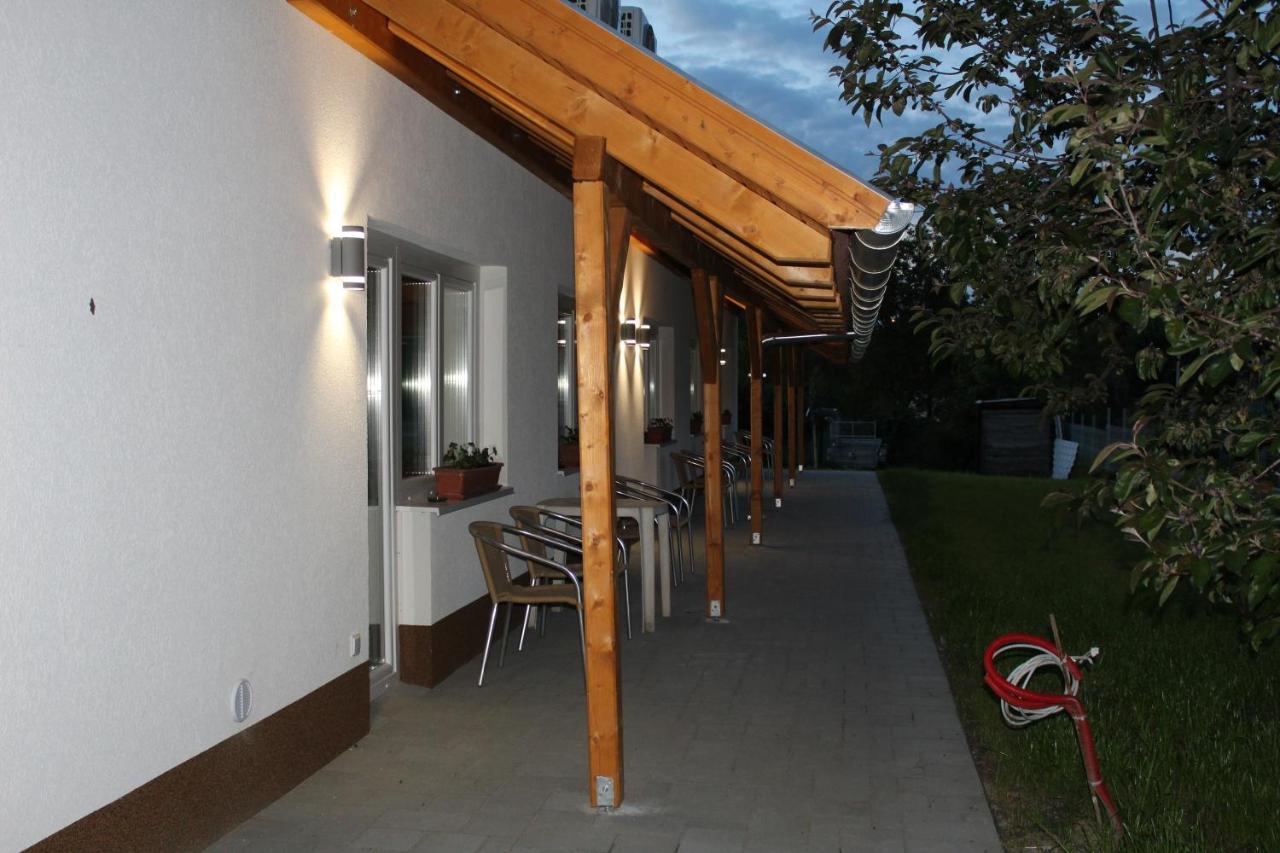 Czermann Holiday Inn Oroszlány Exterior foto